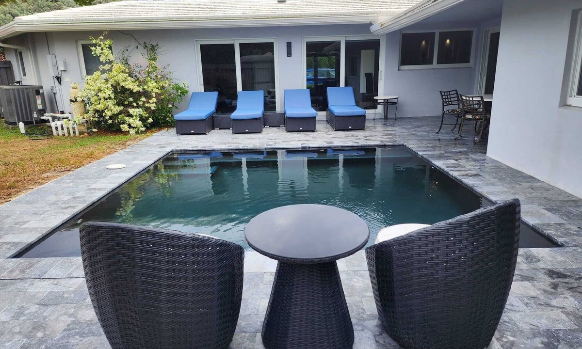Coral Ridge House | Bayview Bungalow, Pristine and Modern with Heated Pool!