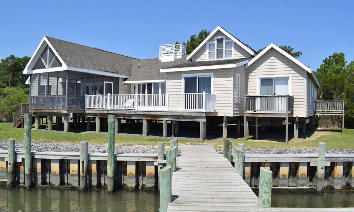 Deep Hole House | Baywatch-Waterfront Home with Screened Porch & Boat Dock