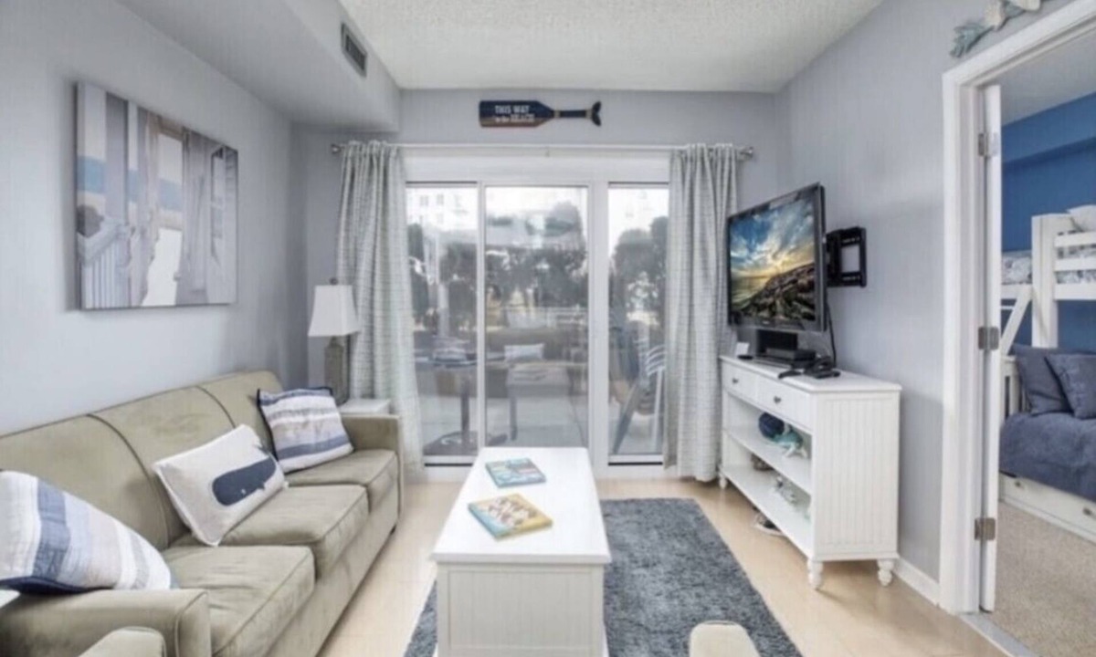Diamond Beach Condo | Beach Building,Walkout,Nxt to oceanfrt Condo-StepsToBeach,pools,Hottubs!