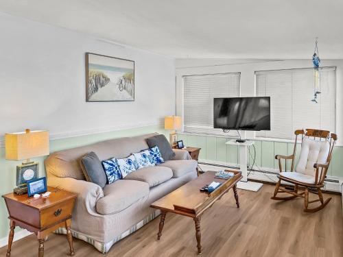 Harwich Port House | Beach Bliss at The Sandpiper Cottage