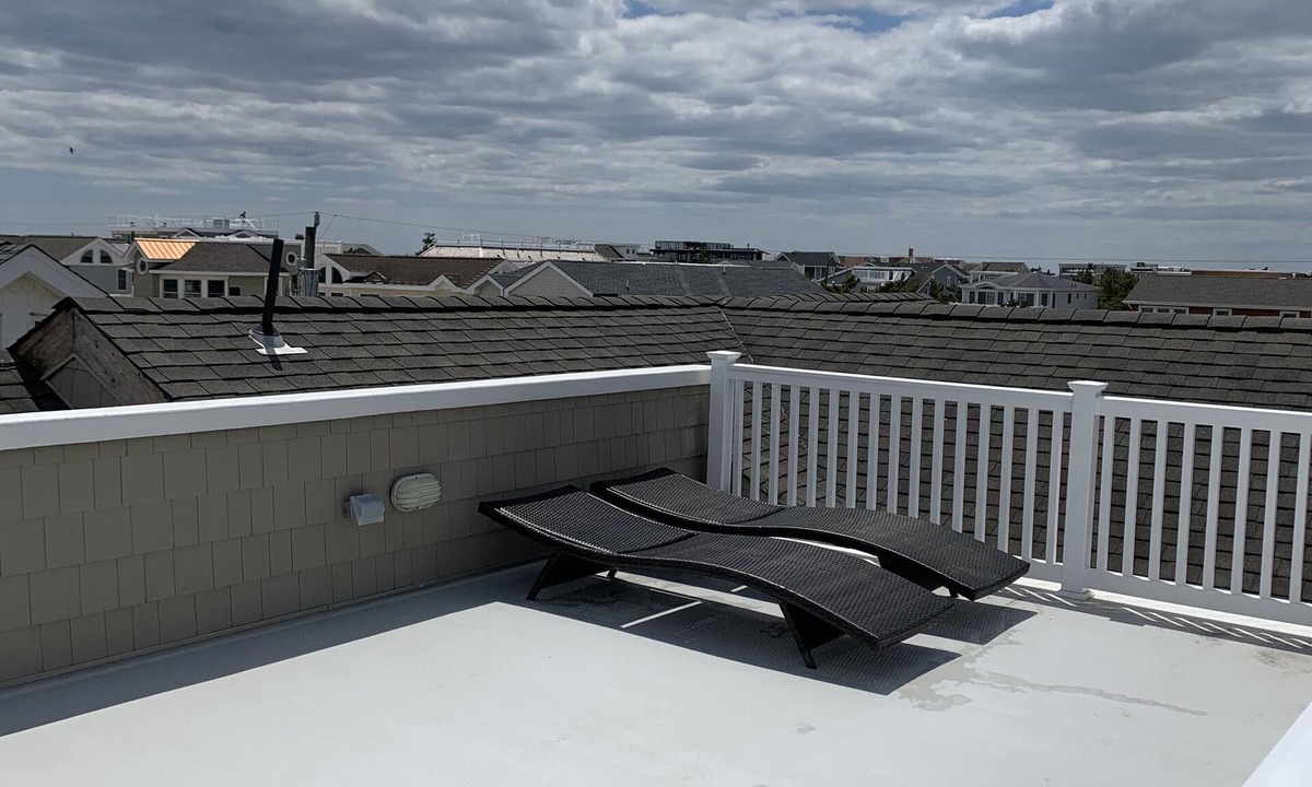 Surf City House | Beach Block, Professionally Decorated 4Bed/3.5 Bath with 2 Master Suites