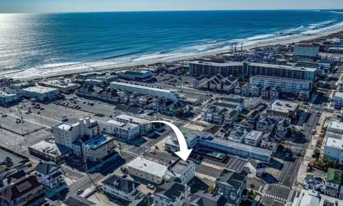 North End Condo | Beach Condo –Modern 2BR/2BA w/Pool, Parking, More!