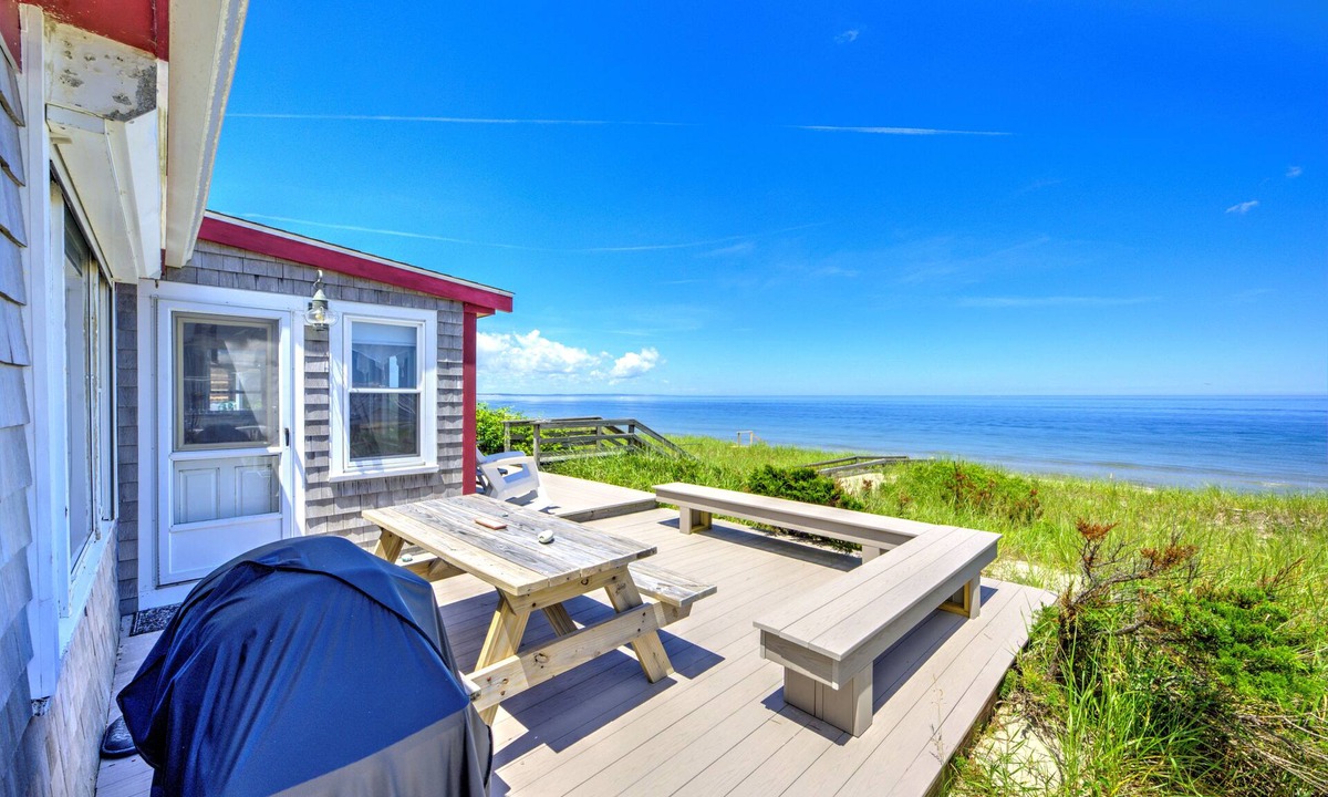 East Sandwich Cottage | Beach Days Ahead! East Sandwich Escape