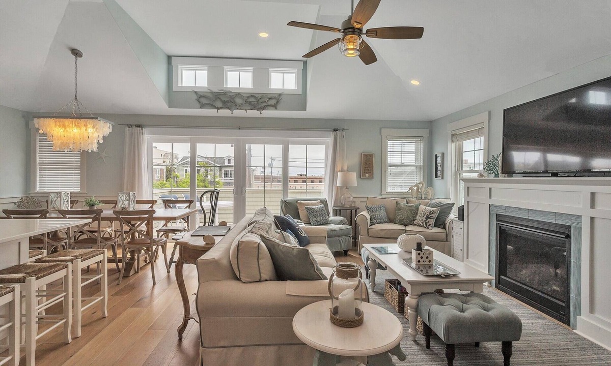 North End House | Beach Days Made Easy Luxury Coastal Elevator Linens Bikes Walk 2 Beach