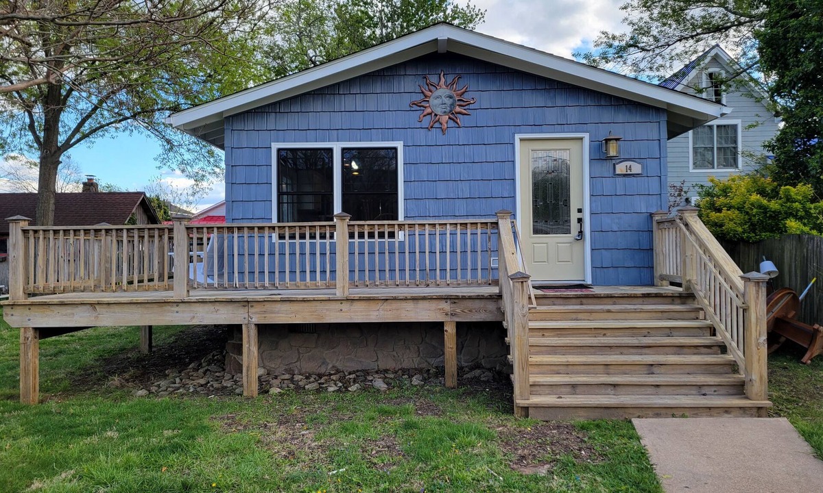 Issue House | Beach Glass Bungalow-Colonial Beach Private Beach/Dock -Water View