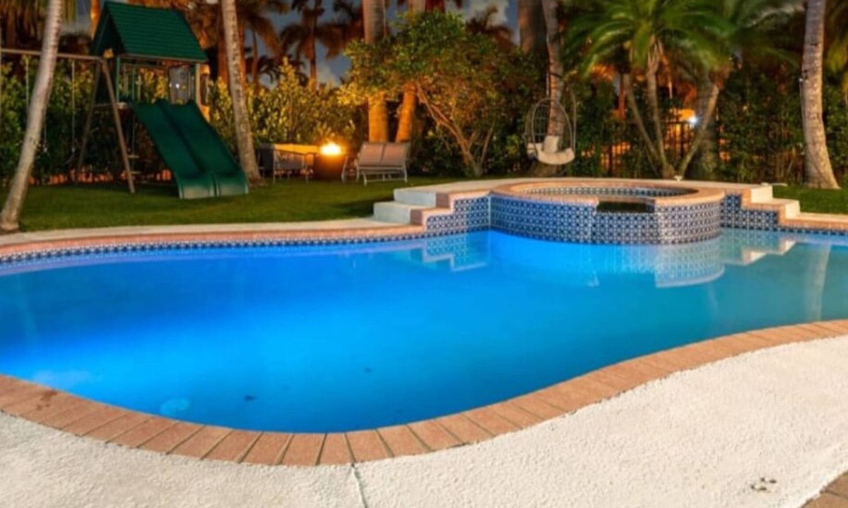 Hollywood Lakes House | Beach Home 4300 SF Heated Pool , Walk to Beach