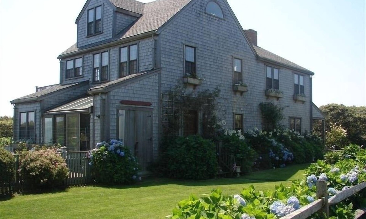 Tom Nevers House | Beach House -New Jacuzzi Hot Tub, Mahogany Deck, Blue Stone Patio & Gas Firepit