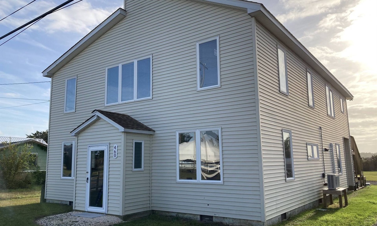 Slaughter Beach House | Beach Lodge: 3 Bedroom - Pet Friendly - Game Room - Great for Multi Families
