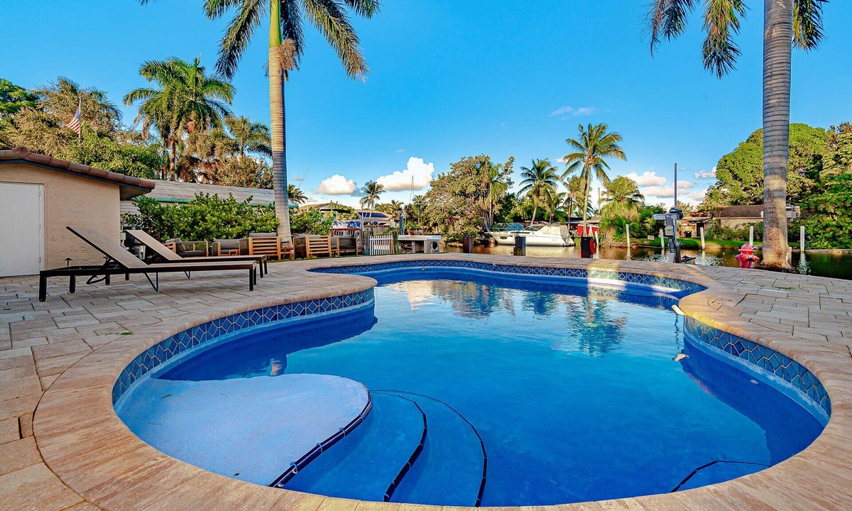 Fort Lauderdale Villa | Beach Mansion Waterfront Dream! Heated Pool 5b/4ba