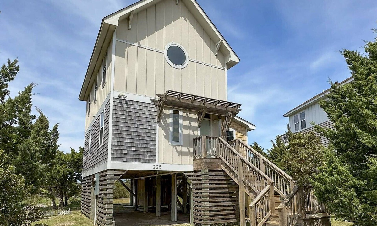 Ocracoke House | Beach Nut Bungalow: Two bedroom home in Pamlico Point