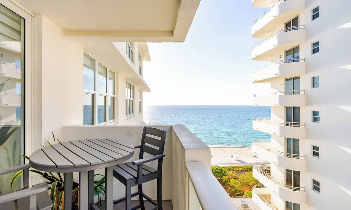 Mid Beach Apartment | Beach Oasis w/Balcony, Pool, Gym - Elevator to Beach