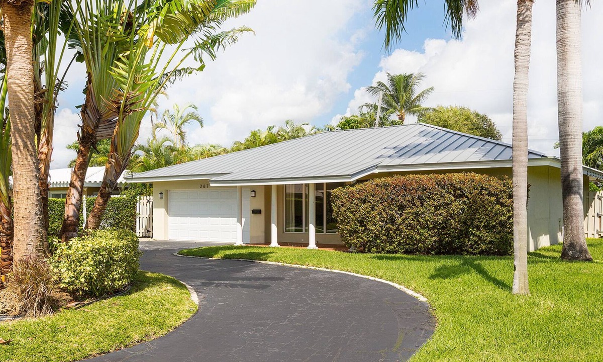 Lauderdale-by-the-Sea House | Beach Resort Getaway with Jacuzzi and Heated Pool