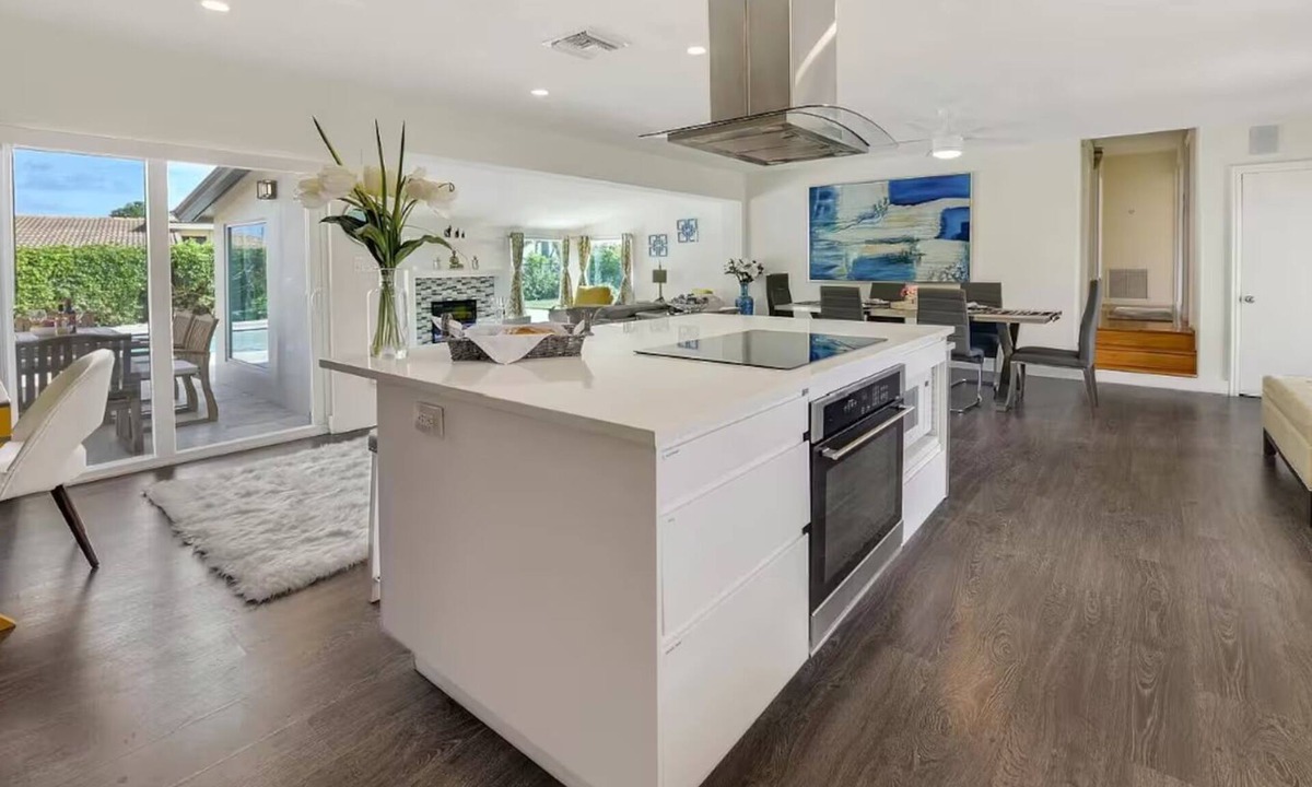 The Cove House | Beach Retreat, Heated Pool, Hot Tub, BBQ, Mini Golf