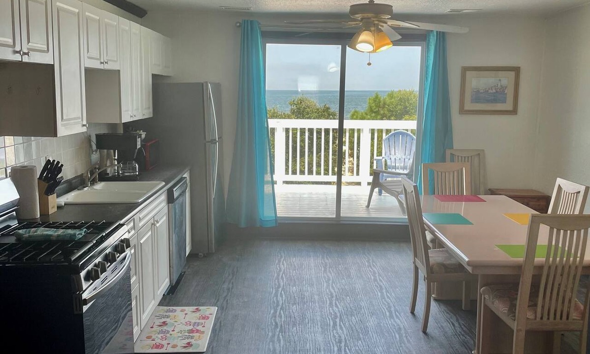 Bayview Apartment | Beachfront 2 Bed/1 Bath Apartment with Amazing View!