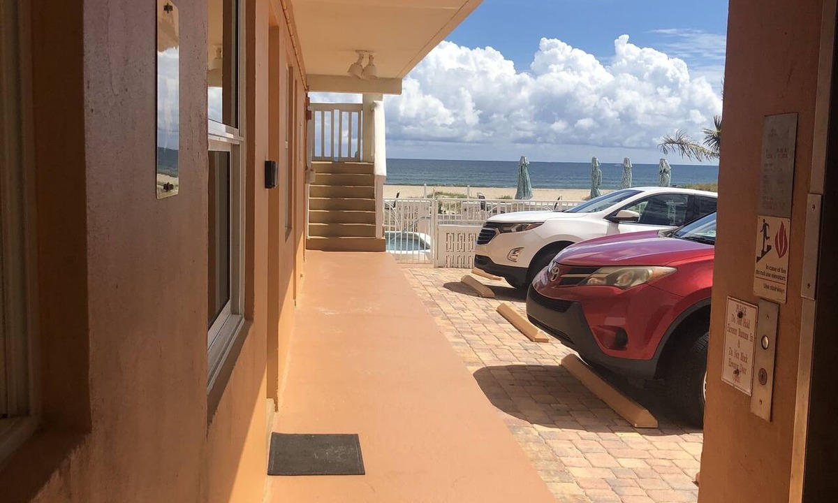 Pompano Beach Condo | BEACHFRONT COMPLEX JUST STEPS TO THE OCEAN Free Parking Full Kitchen Heated Pool