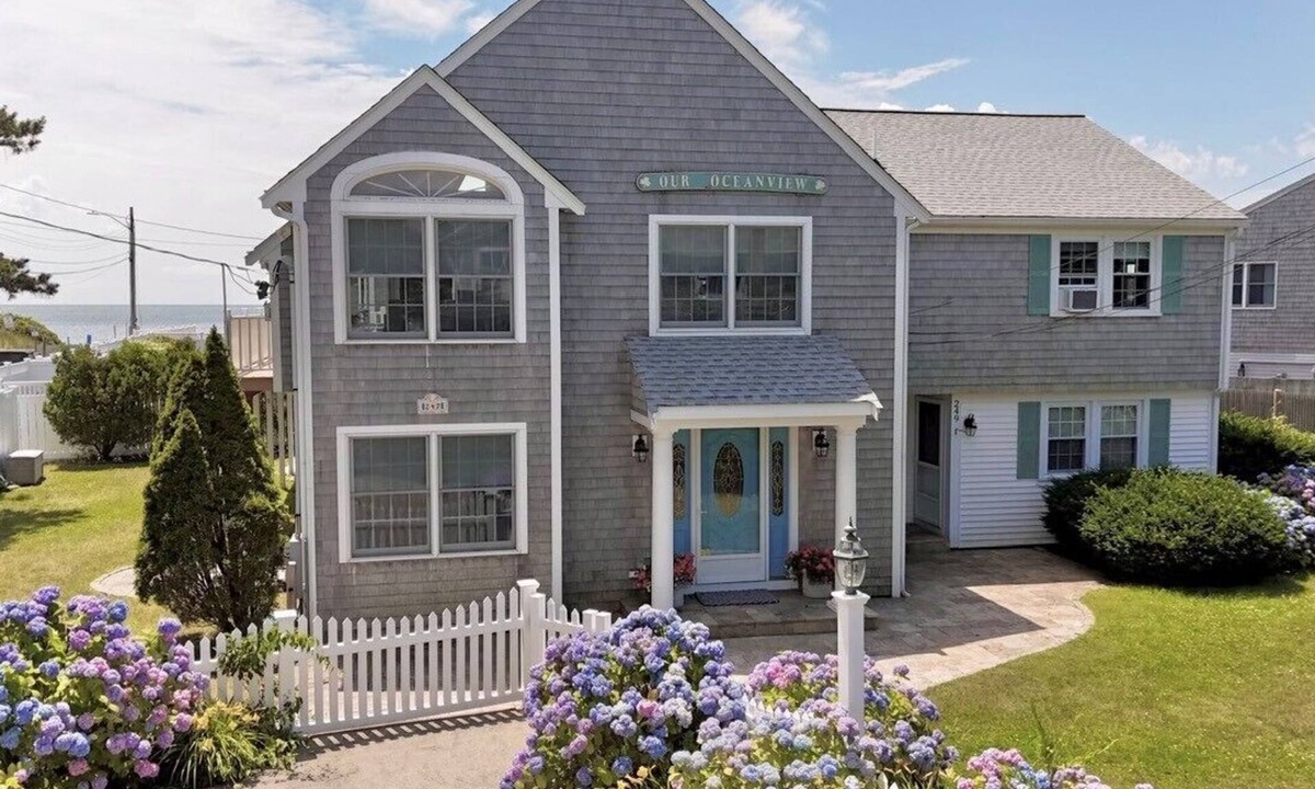 South Yarmouth House | 🌊 BEACHFRONT FAMILY HOME STEPS TO OCEAN! 2026 Vrbo Rental Of The Year
