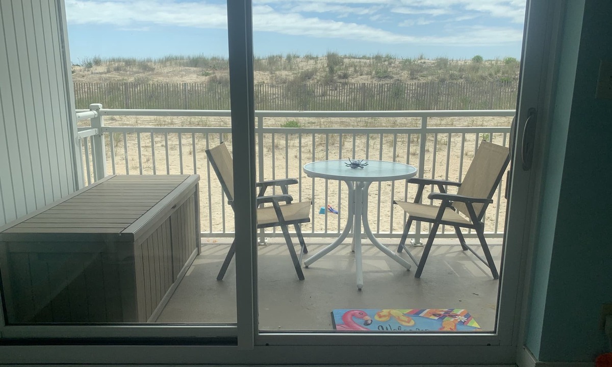 Midtown Ocean City Condo | Beachfront living near Seacrets! Don't let this memorable getaway pass you by.