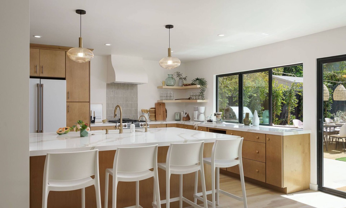 Pierpont Bay House | Beachmont Luxurious Beach Escape-Stylish 5BR Haven