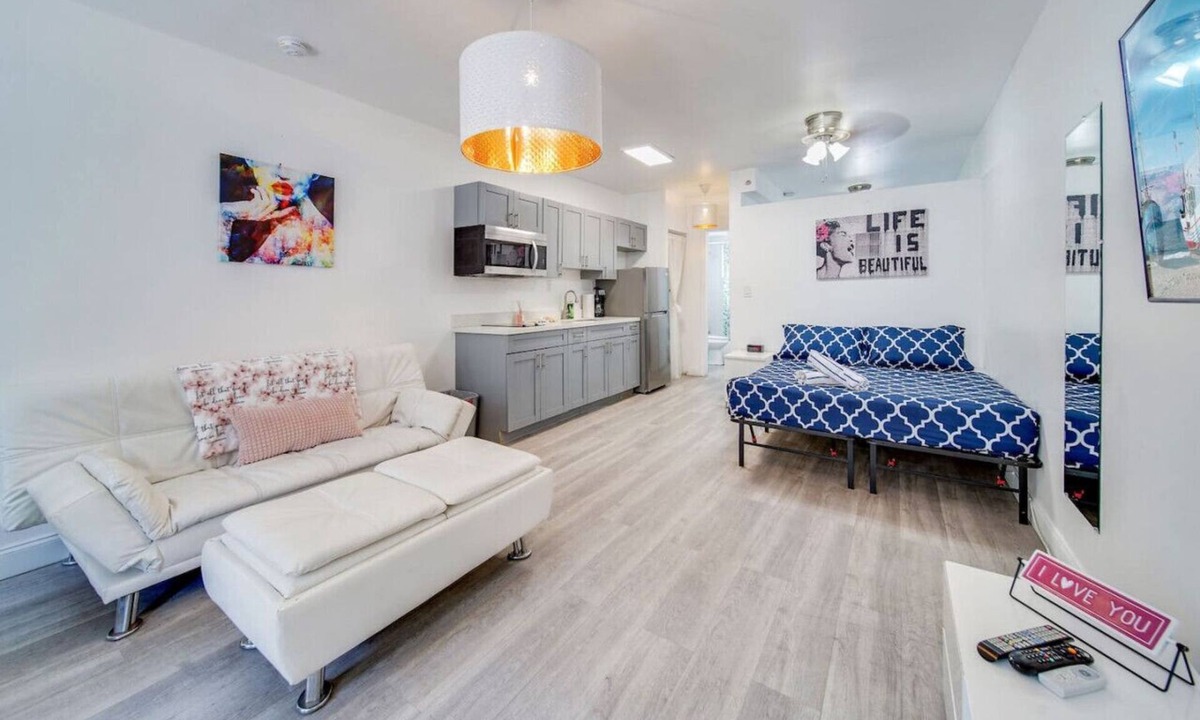 South Beach Condo | Beachside 1 b/r, w/2 Queen Beds, Ocean Drive SOBE