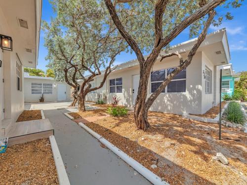 North Beach Apartment | Beachside 1BR in Hollywood | Parking + WiFi