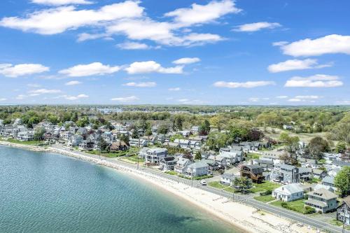 Pine Orchard House | Beachside in Branford