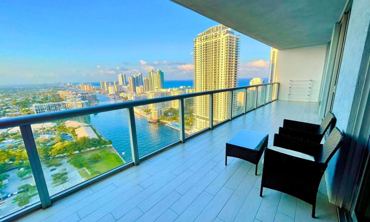 Hallandale Beach Hotel | Beachwalk Resort