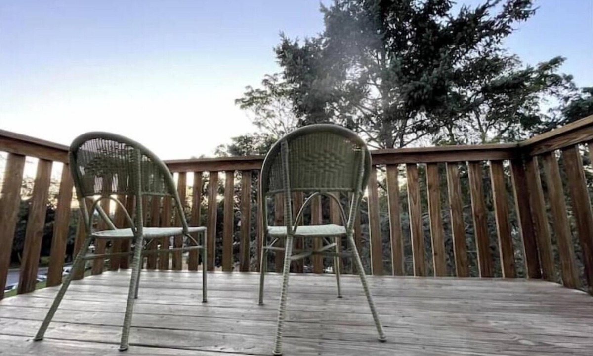 Beacon Apartment | Beacon Bird's eye view! Close to Main St & Train