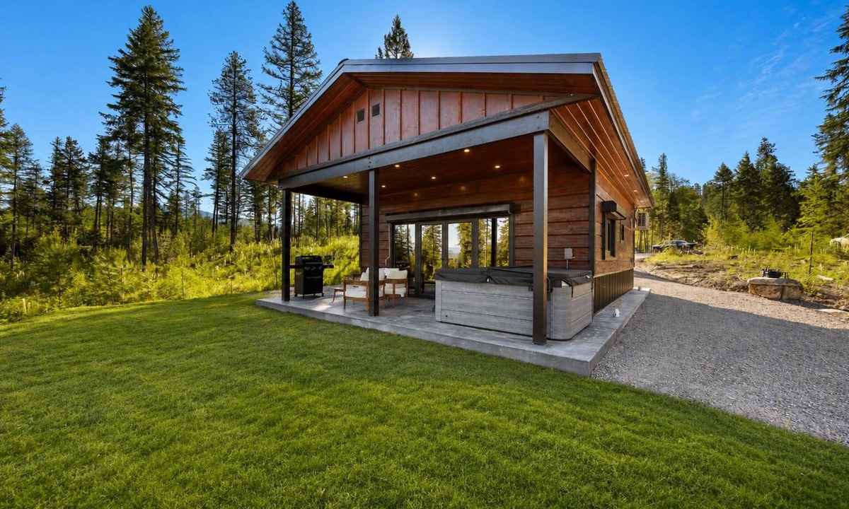Martin City Cabin | Bear View Cabin/Upscale Cabin Retreat w/Hot Tub, Scenic Views & Wildlife
