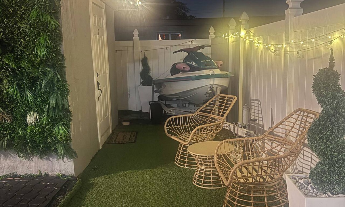 Miami Gardens Apartment | Beautiful 1-bedroom tiny guesthouse in Miami Gardens near Hardrock Stadium