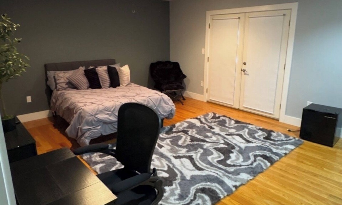 Groveton House | Beautiful 1-bedroom shared house with a private bathroom in charming Alexandria.