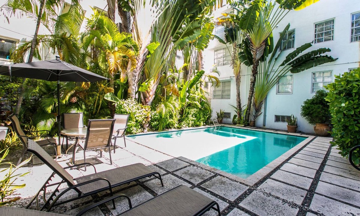 South Beach Condo | Beautiful 1 bedroom apartment with POOL in the heart of SOUTH BEACH!