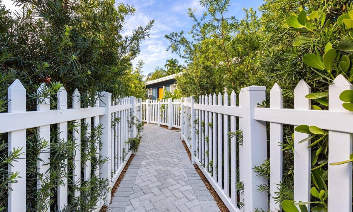 Sailboat Bend Apartment | Beautiful 2 BR Apartment - Bright and Spacious