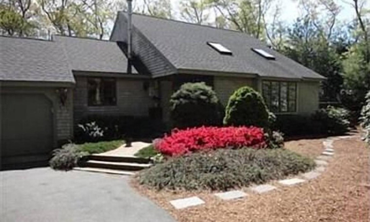 North Falmouth House | Beautiful 3br Cape, Access To Bike Path & Pond, Large Deck, Quiet Street