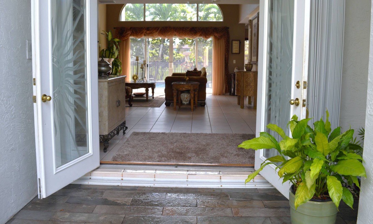 Cooper City House | Beautiful and spacious house located in a gated community with access to a park.