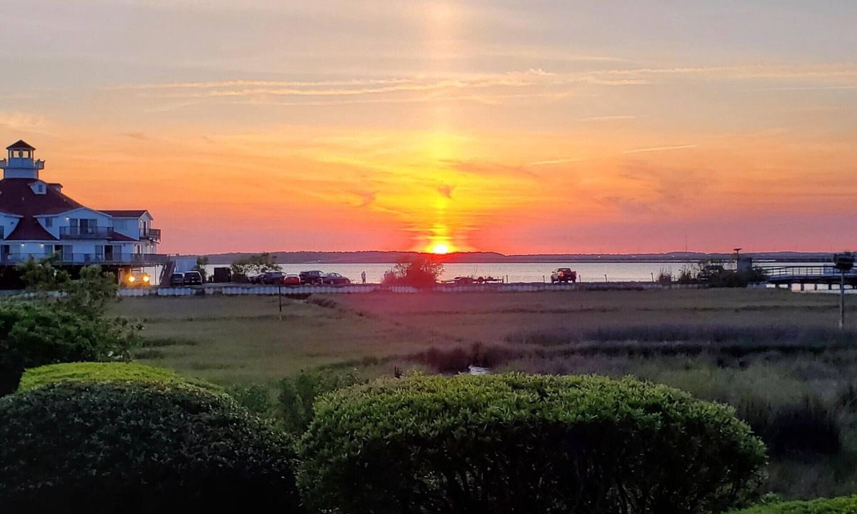 Midtown Ocean City Condo | Beautiful Bayside Condo - Perfect Sunsets and Short Walk to Beach - 56th Street