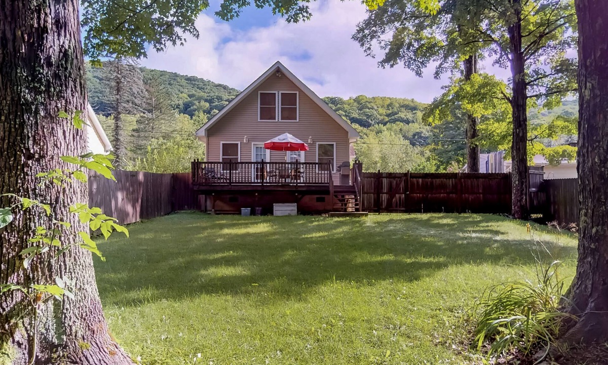 Pine Hill Ski Chalet | Beautiful BelleHouse - Creekside in the Catskills