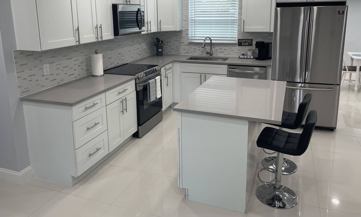 North Andrews Gardens House | Beautiful, charming home just mins from the beach