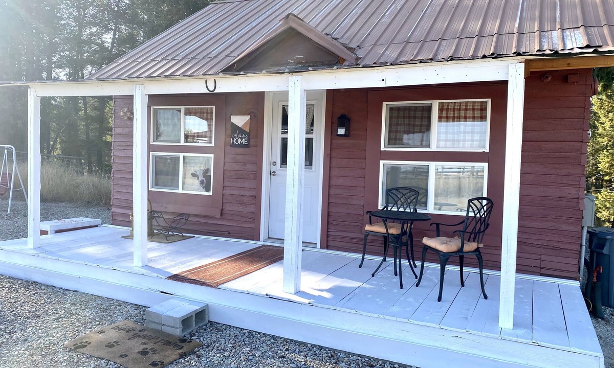 Whitefish Cottage | Beautiful Historical Cottage With Mountain Views In Kalispell