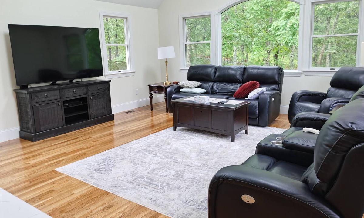 Orleans House | Beautiful home in Orleans. Park, Beach, Lake & Ocean. Telsa charge
