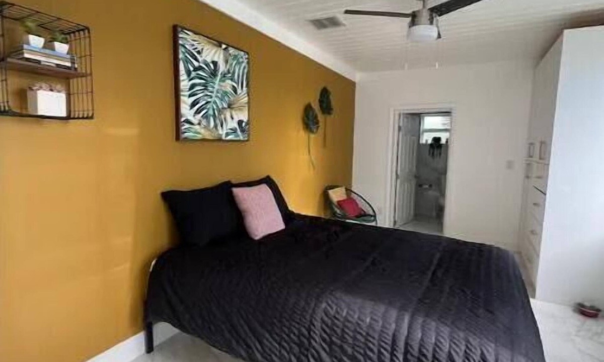 West Park House | Beautiful Lake House Close to Miami