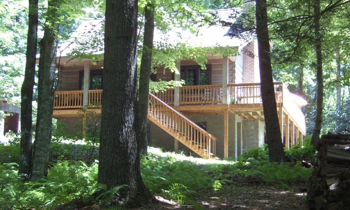 Trout Dale House | Beautiful Log Cabin, Mountain Top Retreat Among the Trees