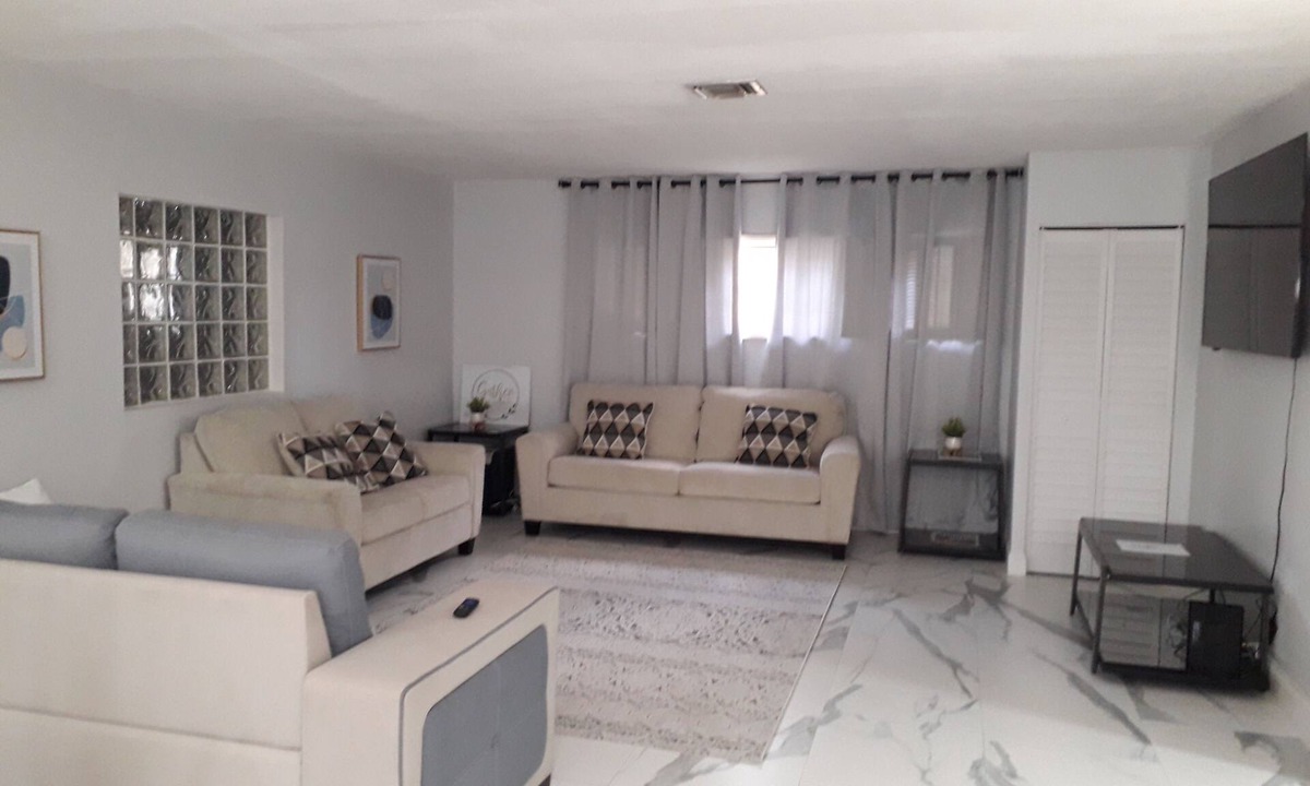 Carol City House | Beautiful Modern Lifestyle Home