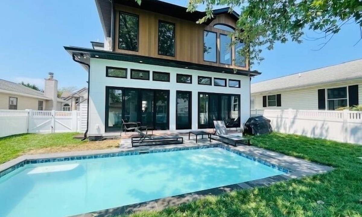 Country Club Estates House | BEAUTIFUL NEW HOME WITH PRIVATE POOL!