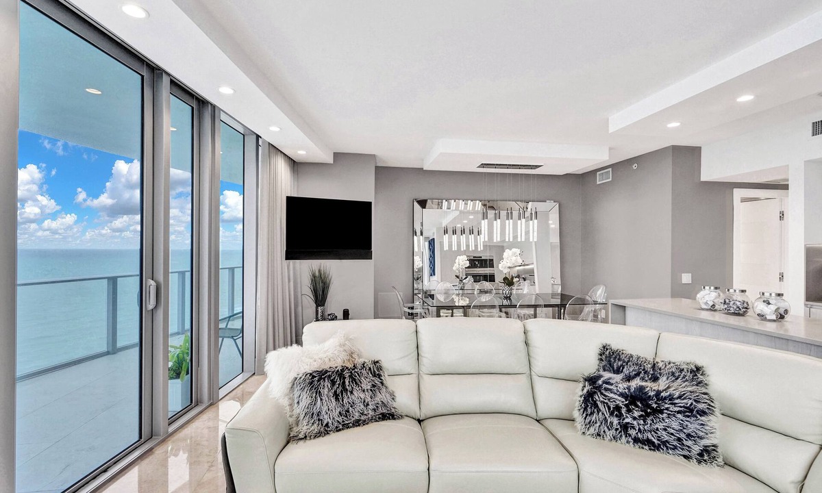 Hollywood South Central Beach Condo | Beautiful Ocean front Condo Hollywood