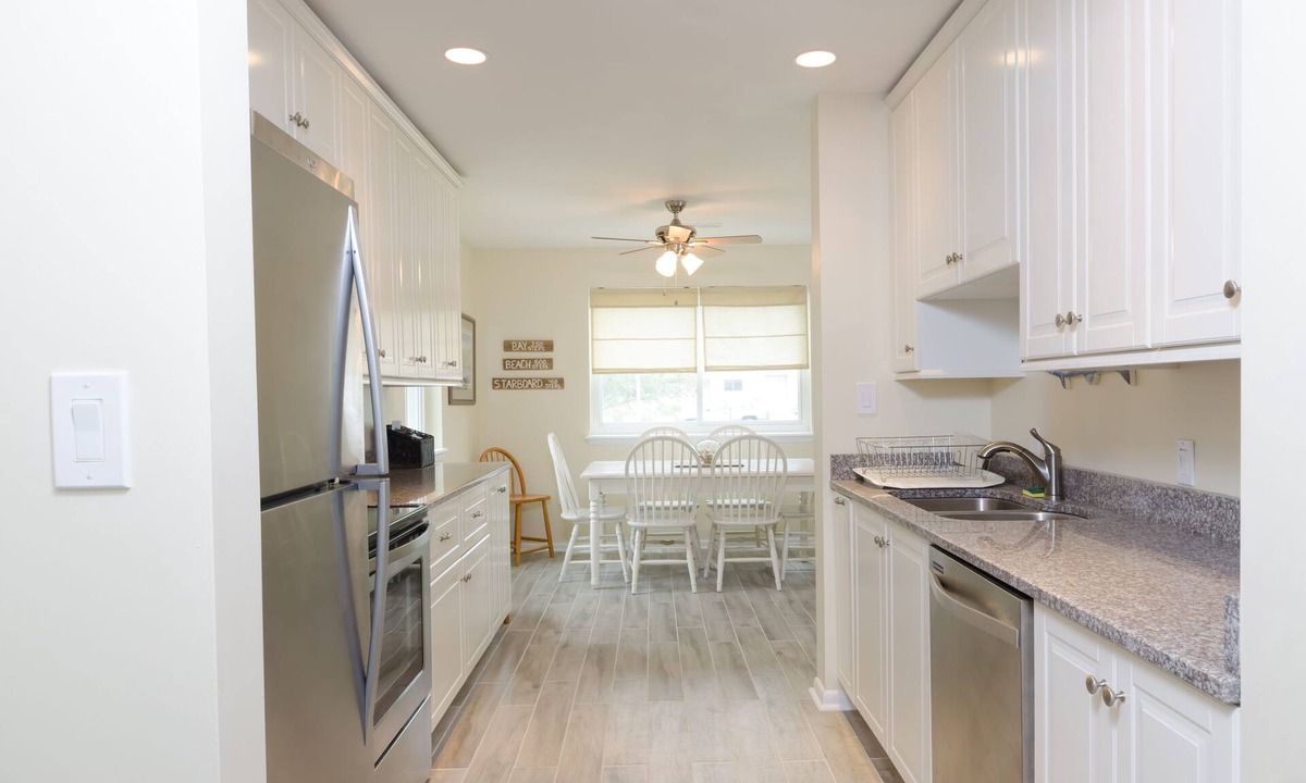 Seabreeze House | Beautiful Pet-Friendly, 3 Bed Townhome, 2 Blks from Beach Jun 26-Jul 3 Available