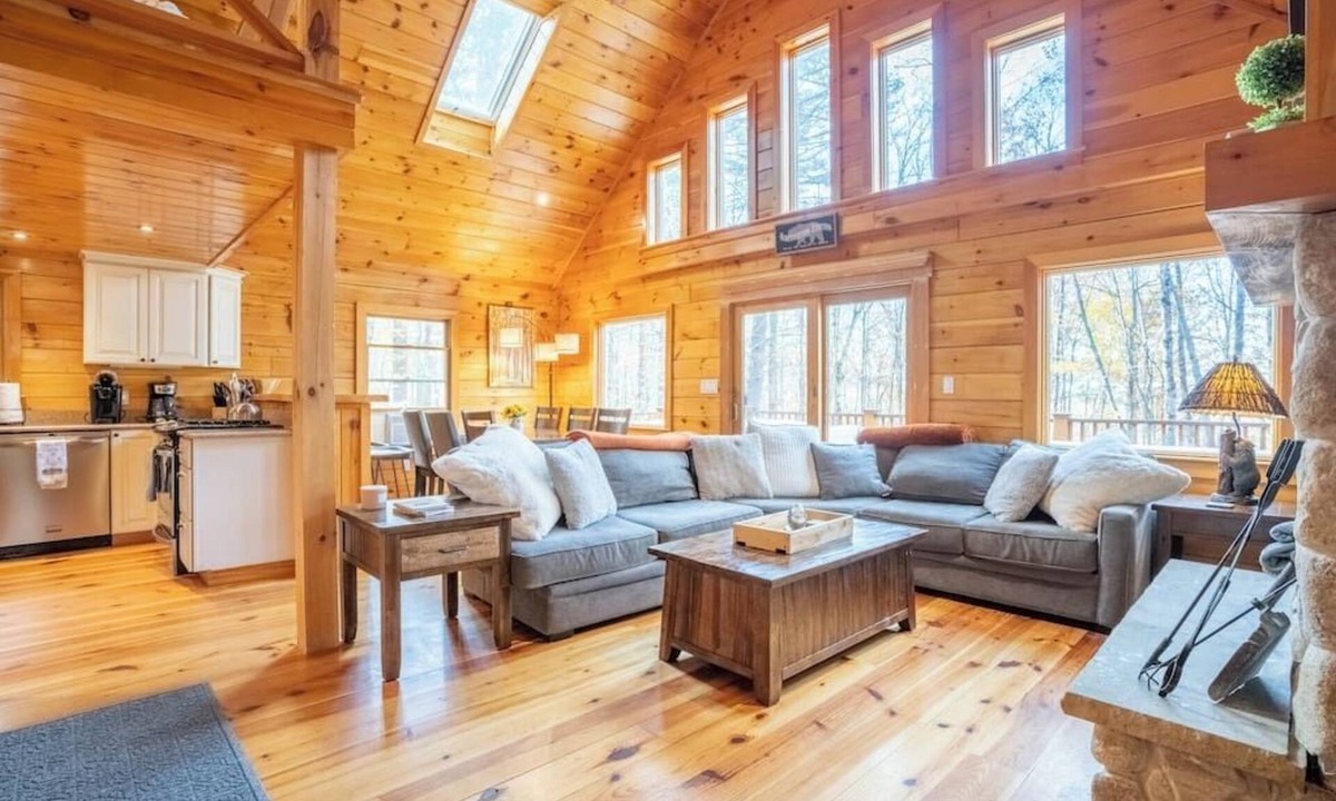 Campton House | Beautiful private rustic log cabin, pool, hot tub
