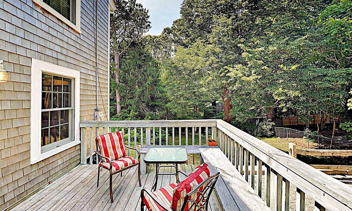 Northwest Harwich House | Beautiful remodel near Harwich Port - walk to Long Pond & Rail Trail