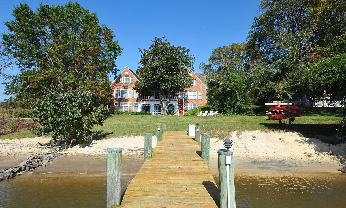 Chestertown House | Beautiful, spacious waterfront home, an easy walk to historic Chestertown