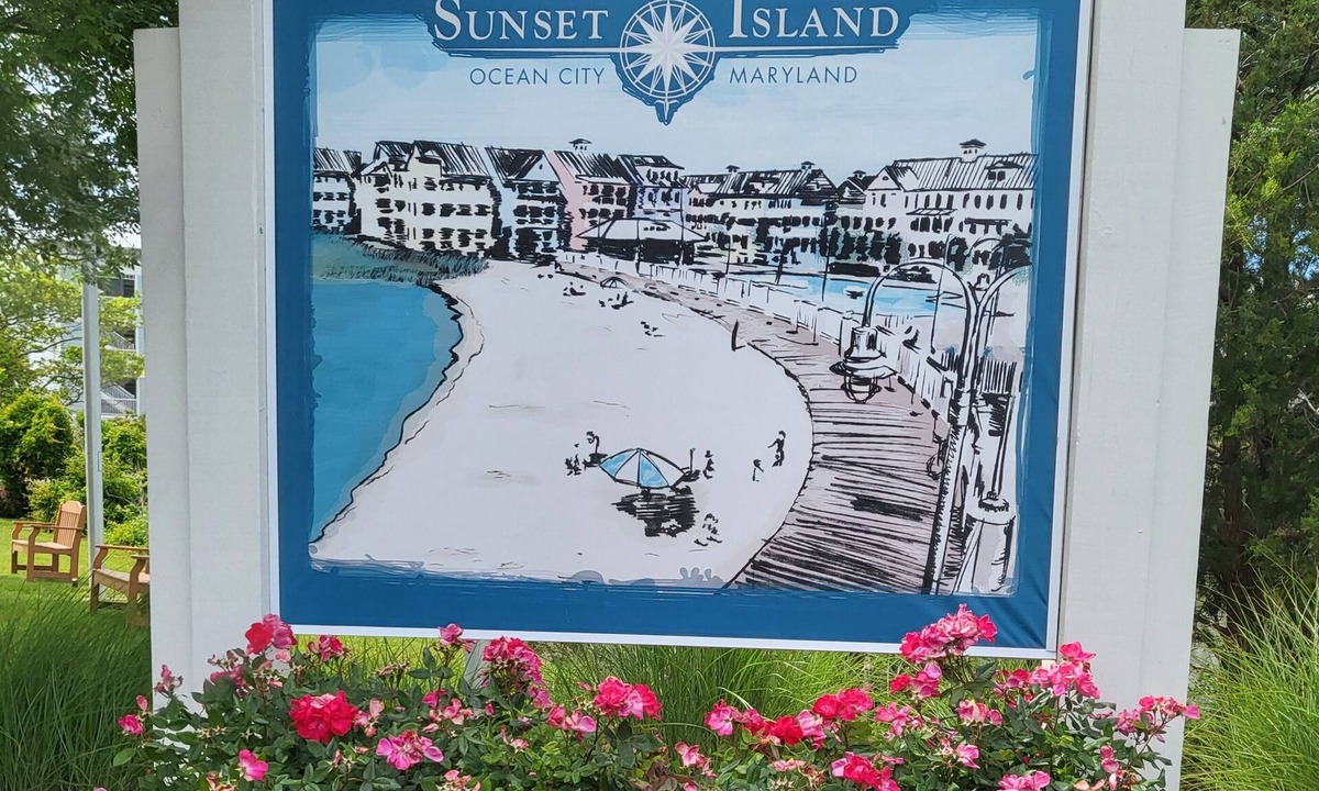 Sunset Island Condo | Beautiful Sunset Island 3 BR Condo. Great amenities and mid town location