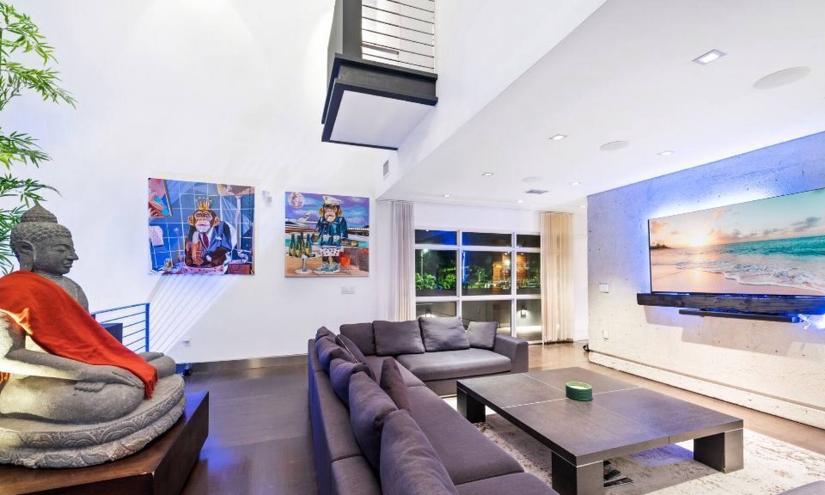 Northeast Coconut Grove Villa | Beautiful Unique modern 7 bedroom with steam room and gym